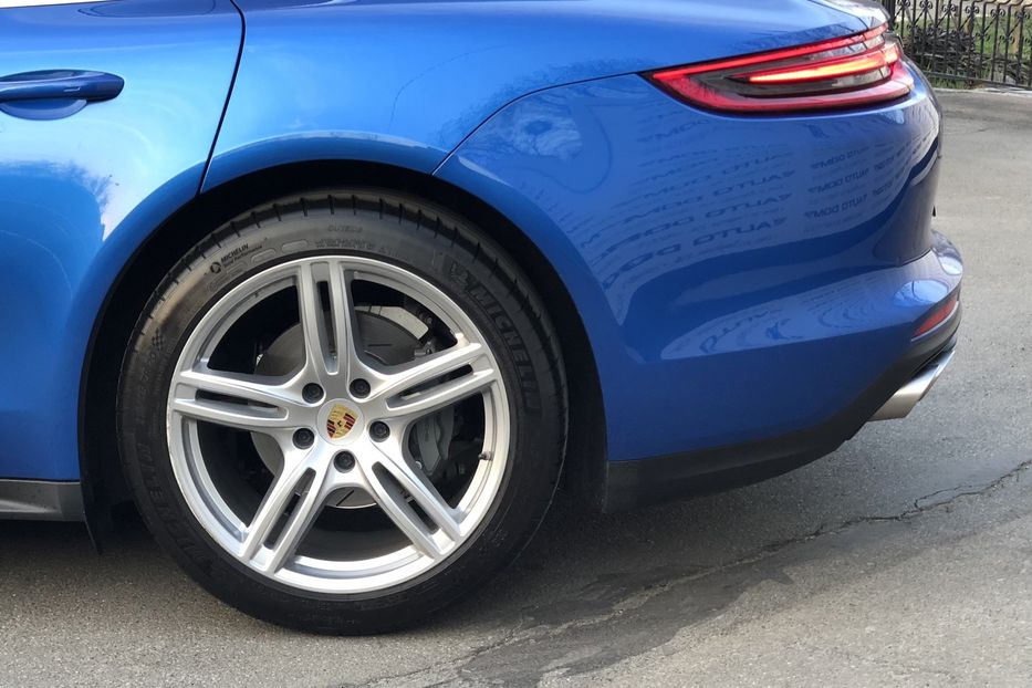 Продам Porsche Panamera 4S  2017 года в Киеве