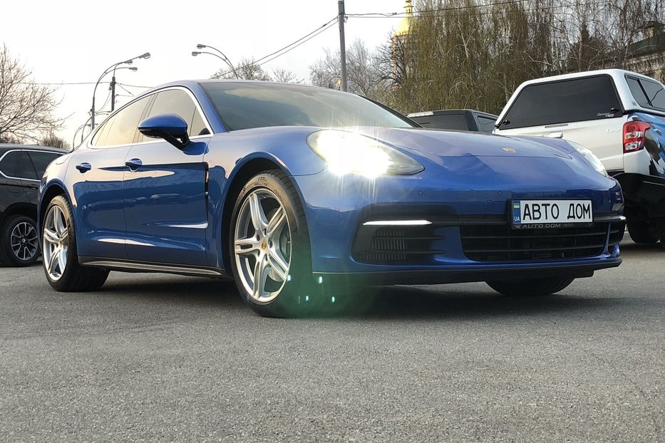 Продам Porsche Panamera 4S  2017 года в Киеве
