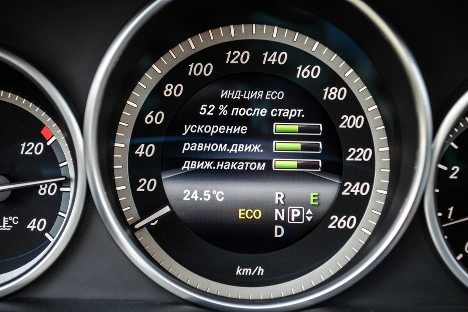 Продам Mercedes-Benz E-Class AMG 200 CGI 2014 года в Киеве