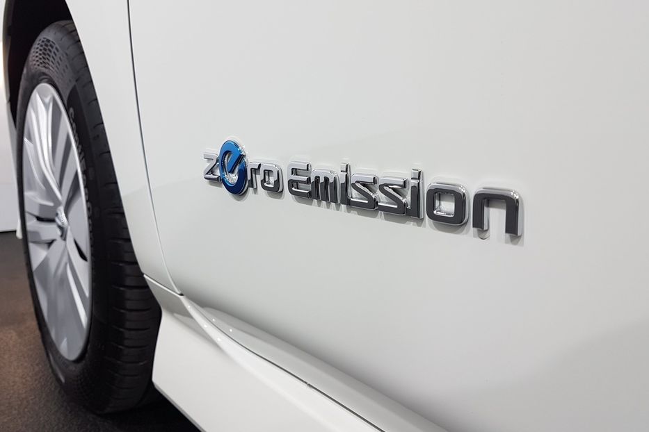 Продам Nissan Leaf 40 kWh  2018 года в Киеве