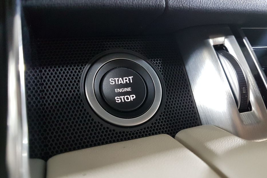 Продам Land Rover Range Rover VOGUE Long 2018 года в Киеве
