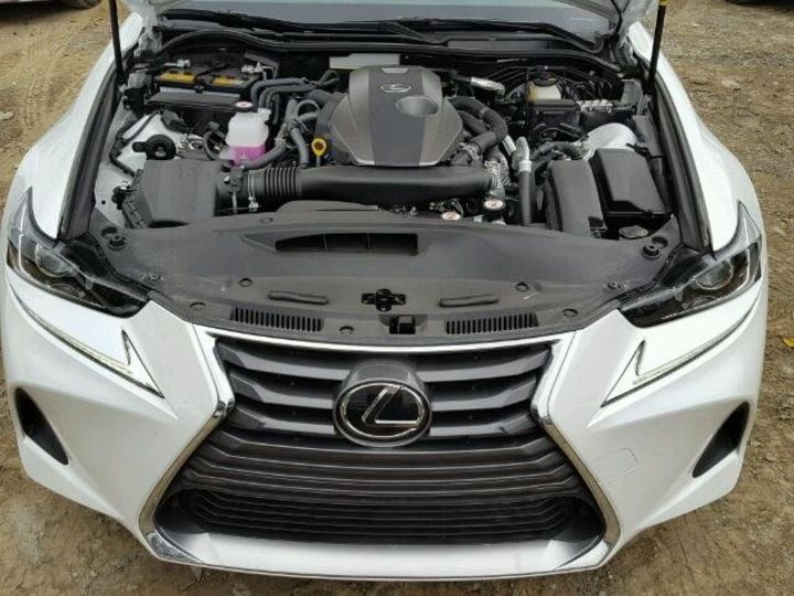 Продам Lexus IS 200 2,0TURBO 2017 года в Киеве