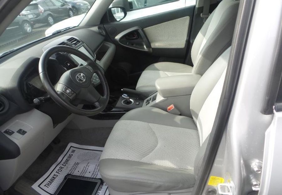 Продам Toyota Rav 4 EV 2014 года в г. Кривой Рог, Днепропетровская область