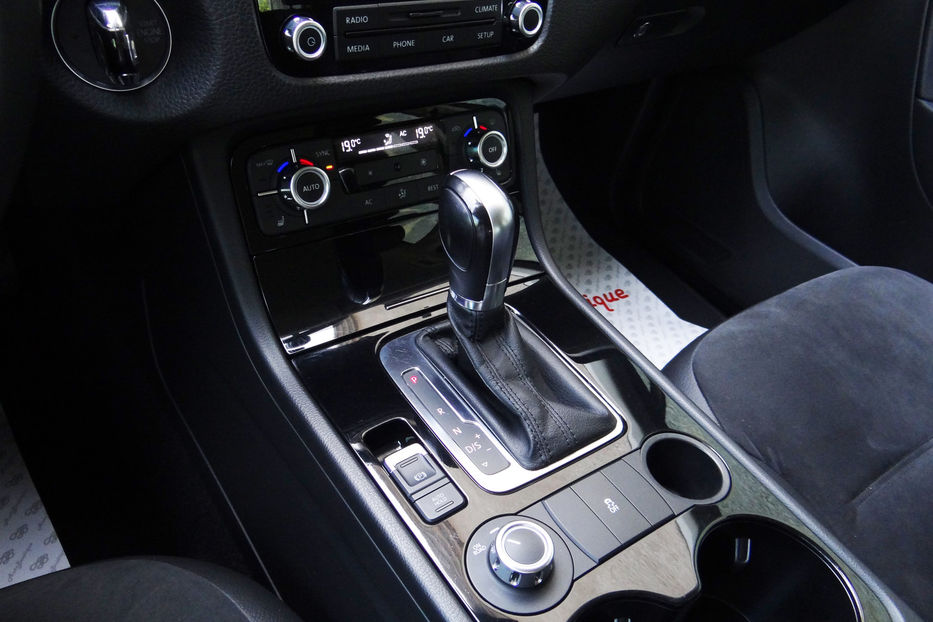Продам Volkswagen Touareg 2012 года в Одессе