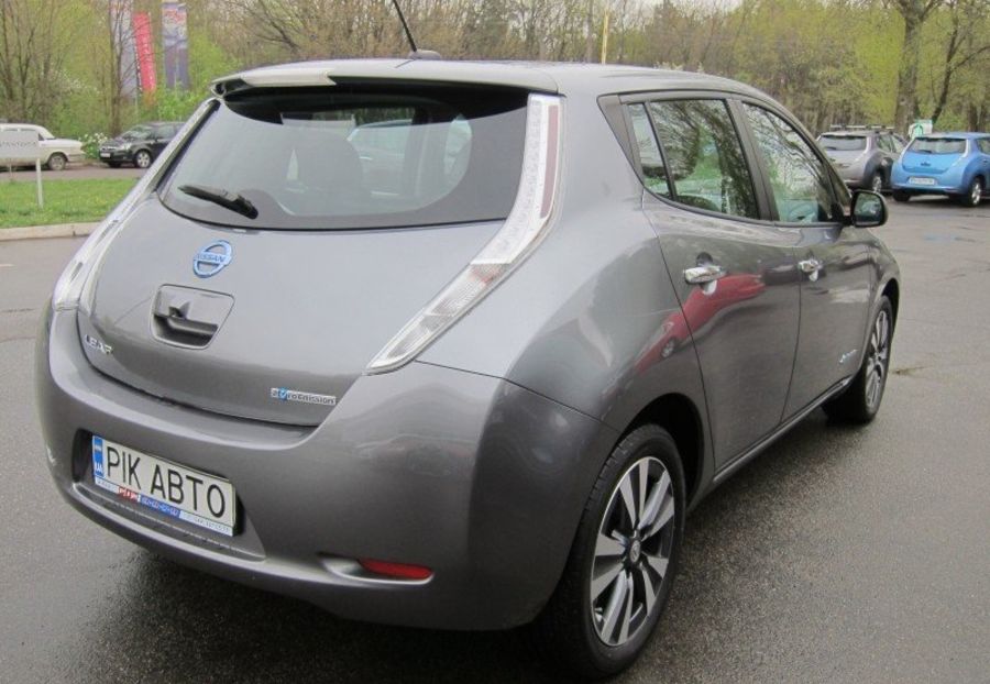 Продам Nissan Leaf SL 24kWh BOSE 2015 года в Киеве