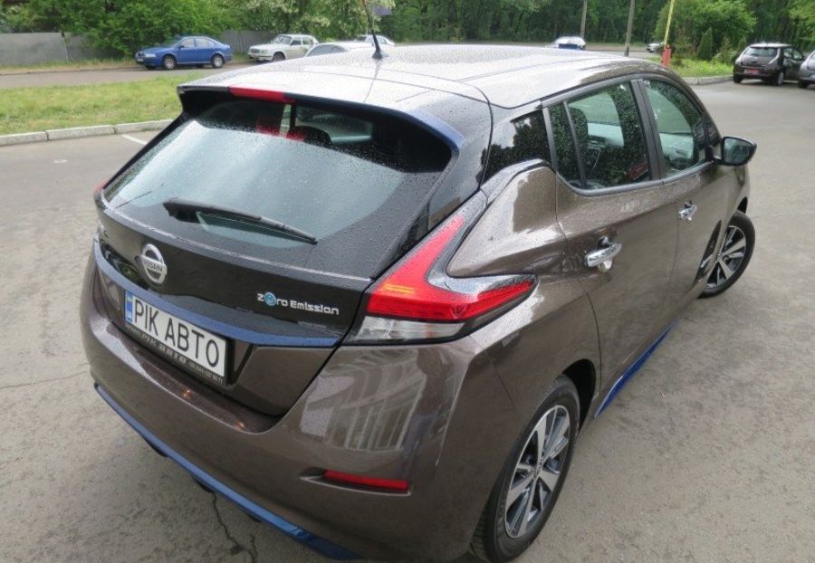 Продам Nissan Leaf Acenta 40kWh + Dynamic 2018 года в Киеве