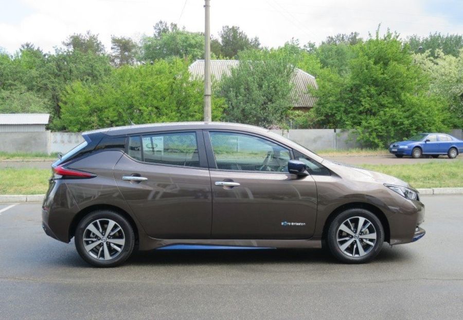 Продам Nissan Leaf Acenta 40kWh + Dynamic 2018 года в Киеве