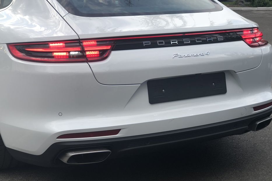 Продам Porsche Panamera 4 2017 года в Киеве