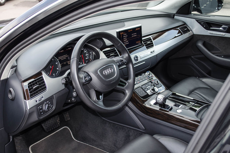 Продам Audi A8 3.0TDI Long 2012 года в Киеве