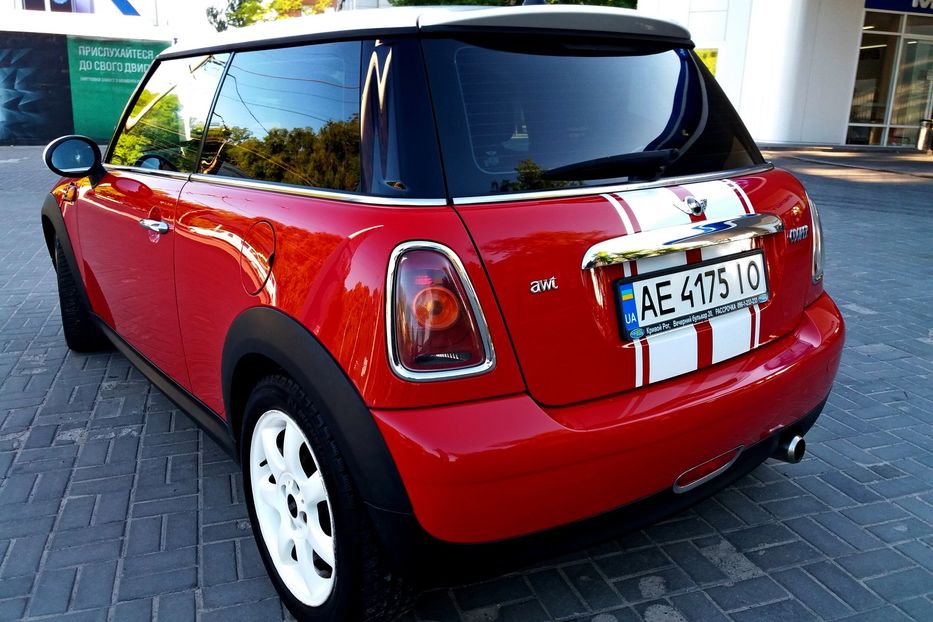 Купер на первую доставку. Mini Cooper 2007. Мини Купер 2007. Мини Купер 2007 года. Мини Купер 2007 аккумулятор.