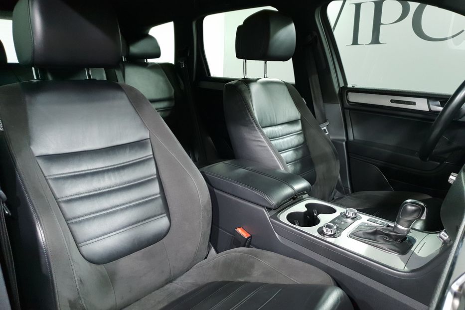 Продам Volkswagen Touareg 2012 года в Киеве