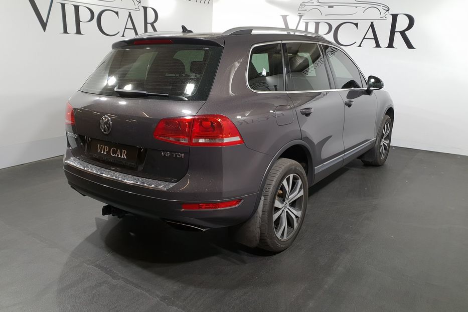 Продам Volkswagen Touareg 2012 года в Киеве