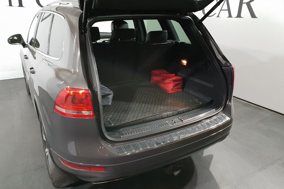 Продам Volkswagen Touareg 2012 года в Киеве