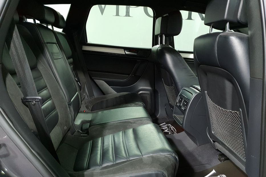 Продам Volkswagen Touareg 2012 года в Киеве