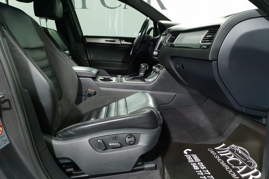 Продам Volkswagen Touareg 2012 года в Киеве