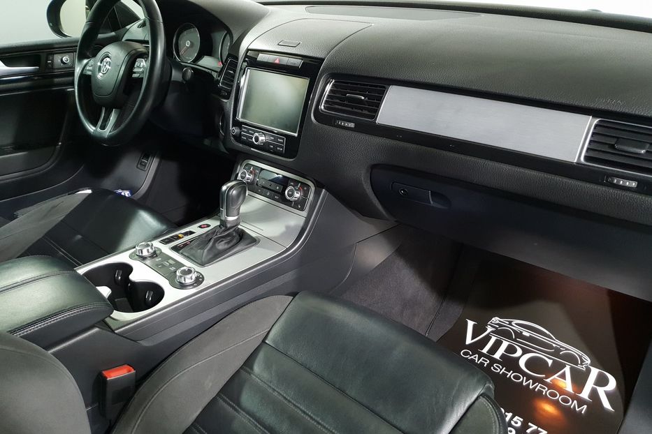 Продам Volkswagen Touareg 2012 года в Киеве