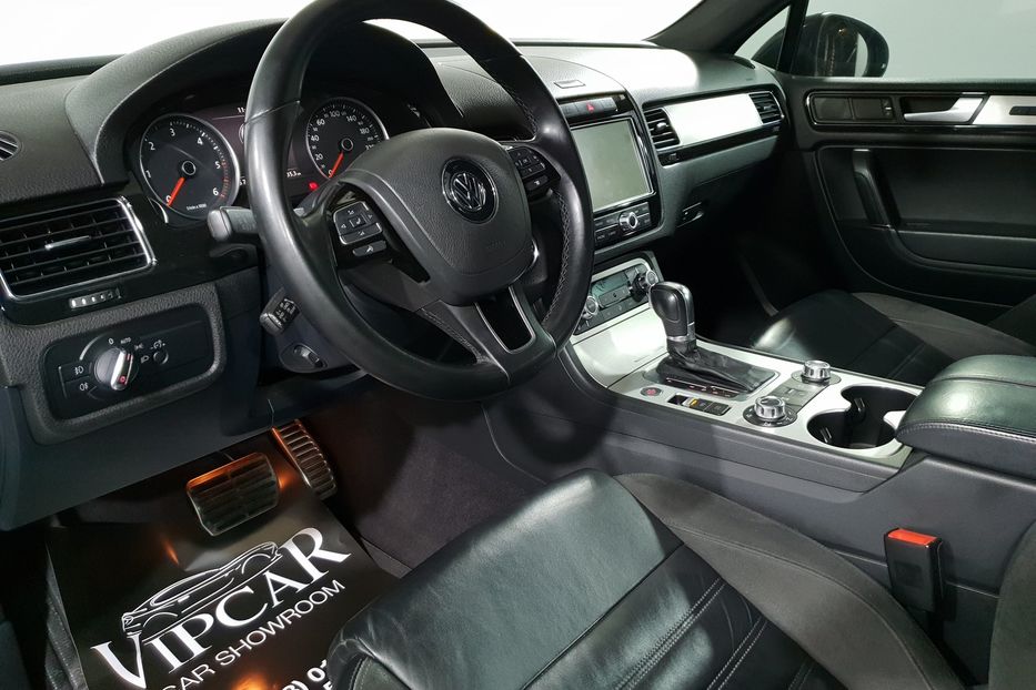 Продам Volkswagen Touareg 2012 года в Киеве