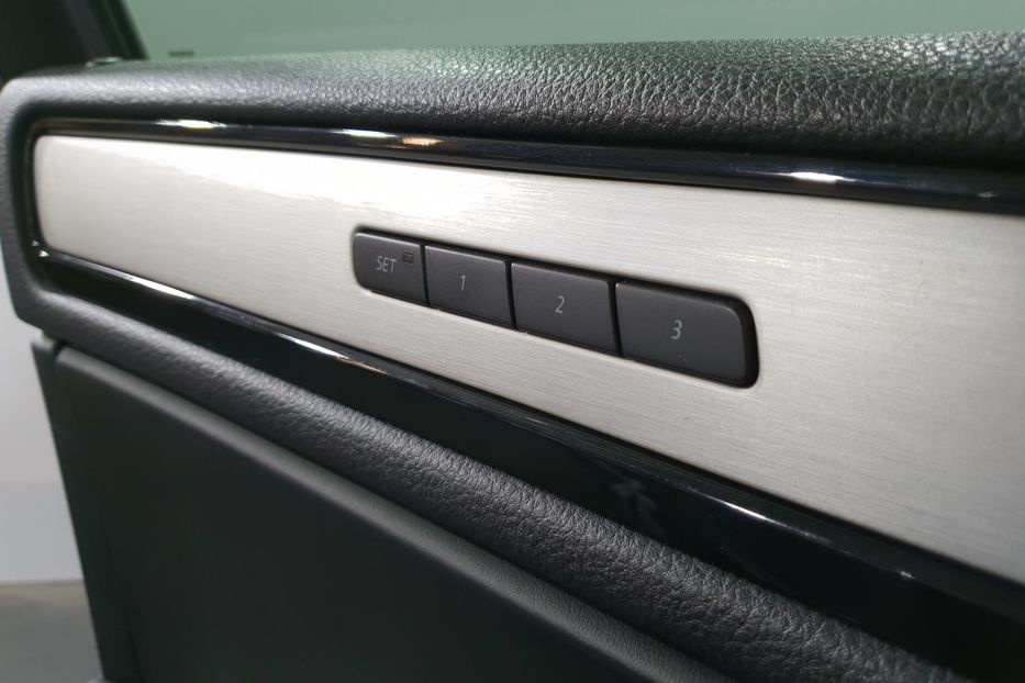 Продам Volkswagen Touareg 2012 года в Киеве