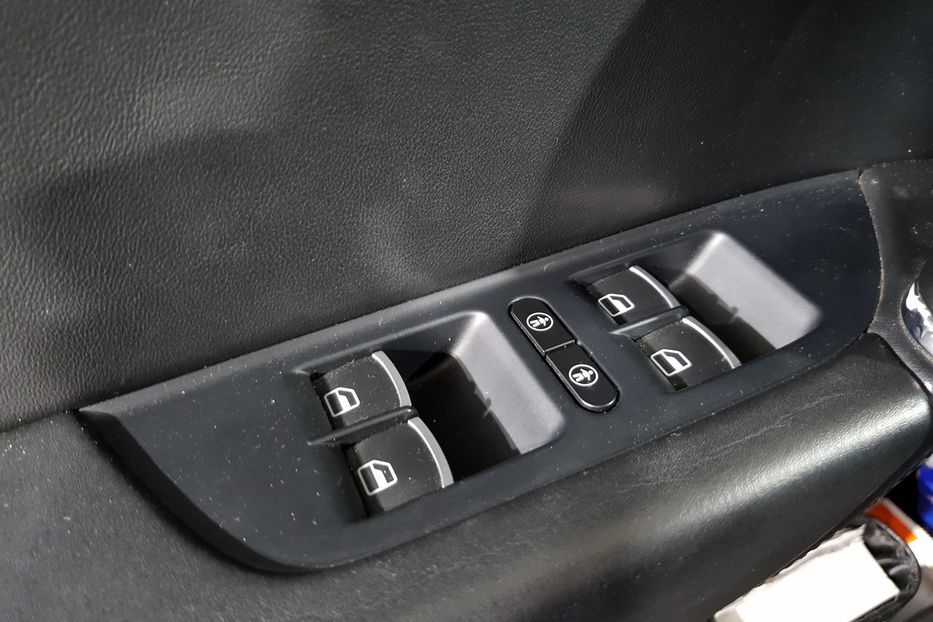 Продам Volkswagen Touareg 2012 года в Киеве