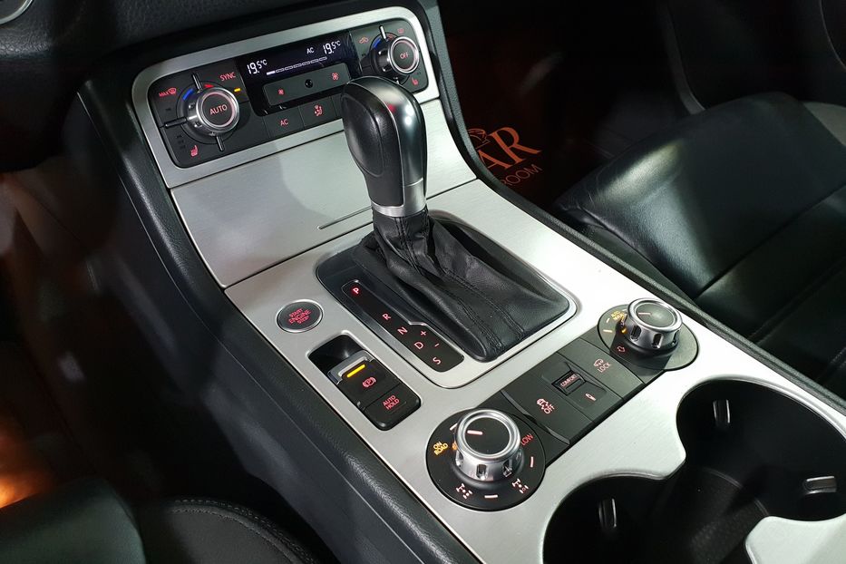 Продам Volkswagen Touareg 2012 года в Киеве