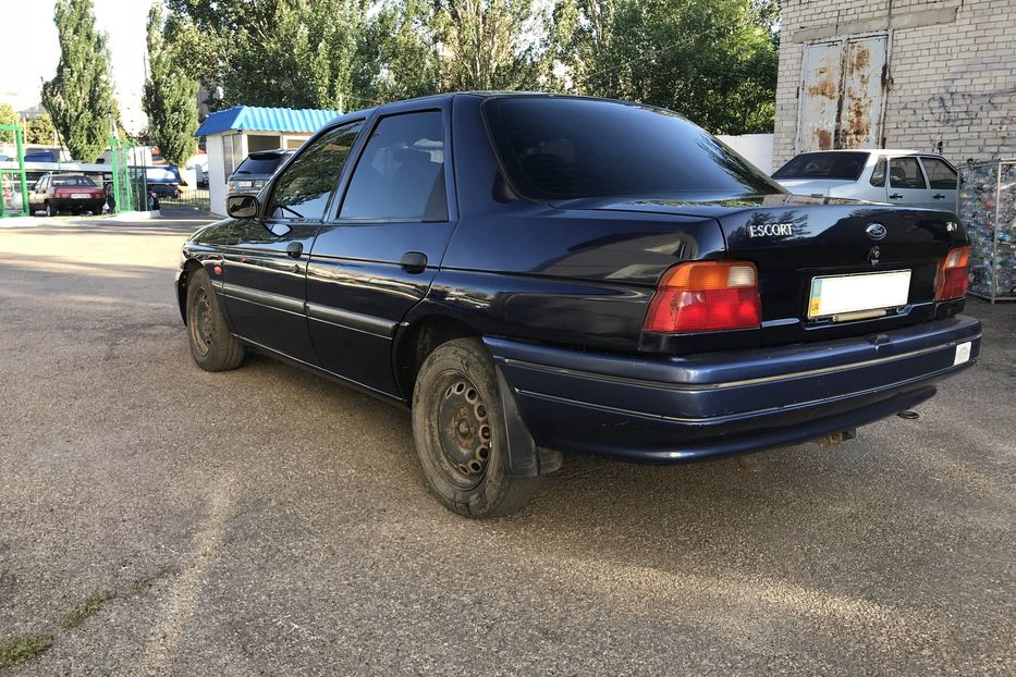 Продам Ford Escort 1,6 16V 1997 года в Днепре