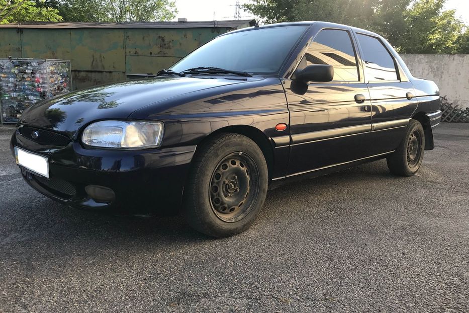 Продам Ford Escort 1,6 16V 1997 года в Днепре