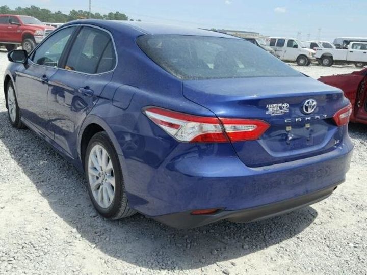 Продам Toyota Camry LE 2018 года в Киеве