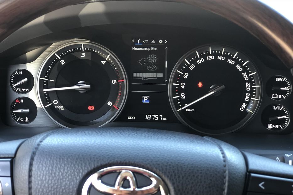 Продам Toyota Land Cruiser 200 2017 года в Киеве