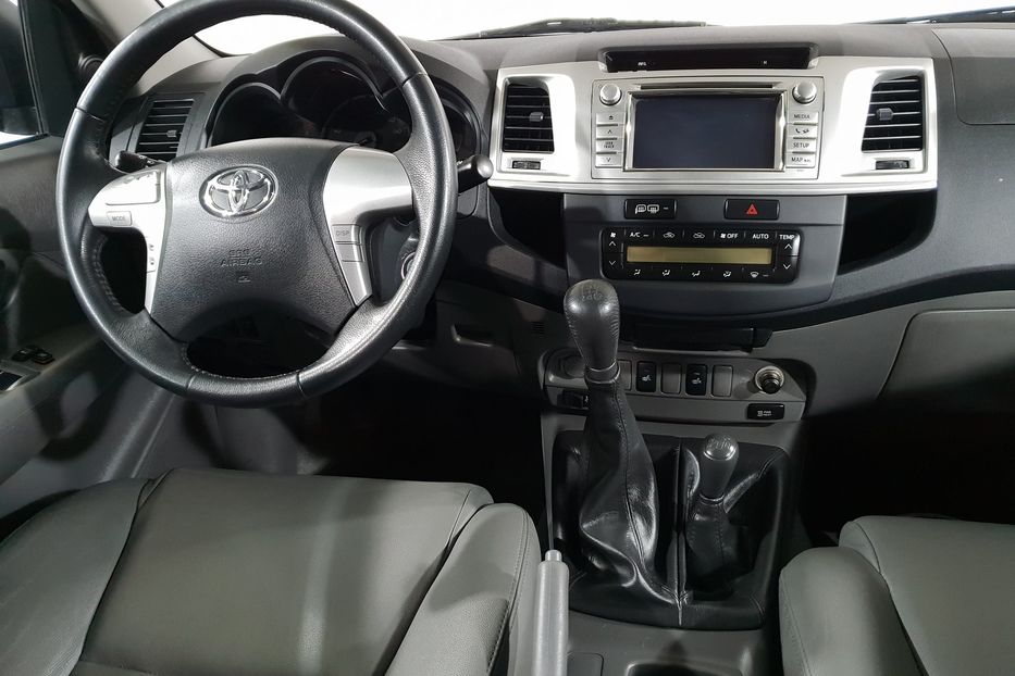 Продам Toyota Hilux 2011 года в Киеве
