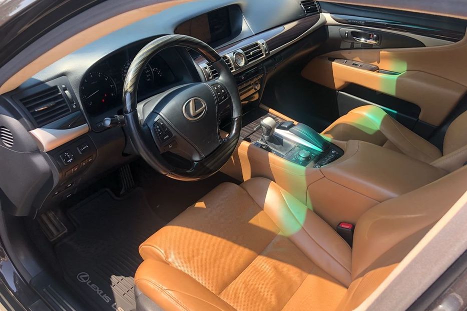 Продам Lexus LS 460 AWD 2013 года в Киеве