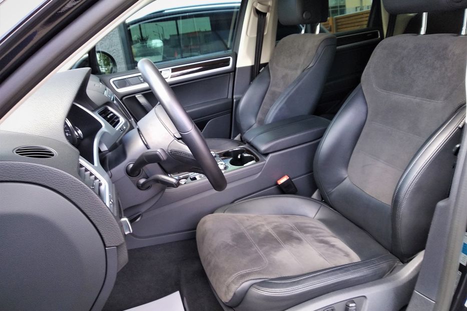 Продам Volkswagen Touareg 2017 года в Одессе