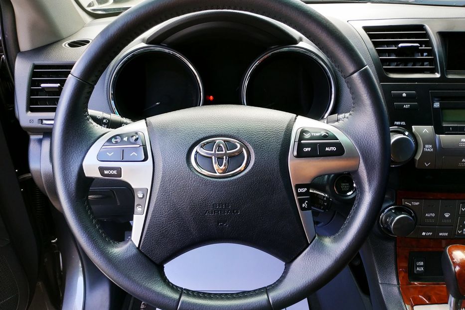 Продам Toyota Highlander 2012 года в Одессе
