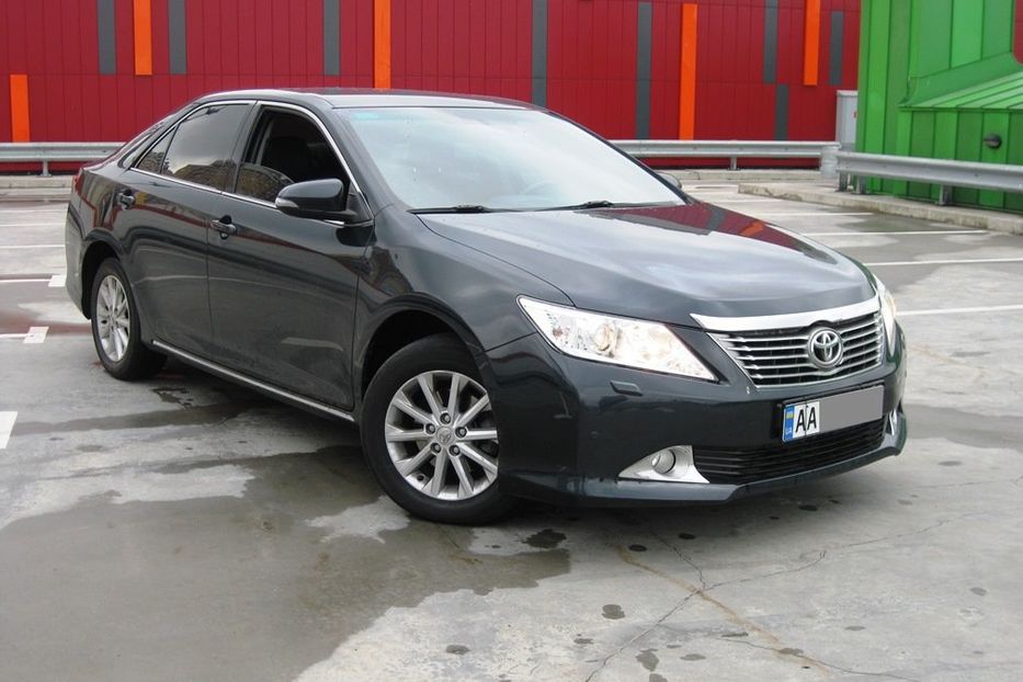 Продам Toyota Camry 2013 года в Киеве