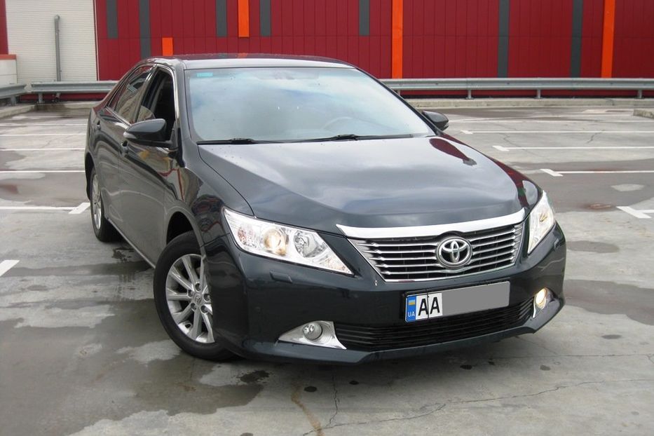 Продам Toyota Camry 2013 года в Киеве