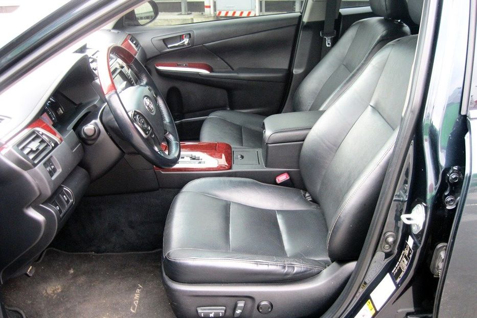Продам Toyota Camry 2013 года в Киеве