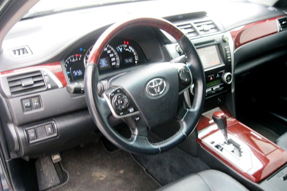 Продам Toyota Camry 2013 года в Киеве