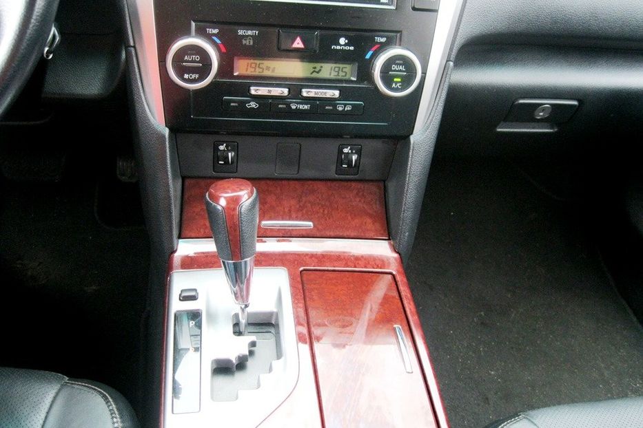 Продам Toyota Camry 2013 года в Киеве