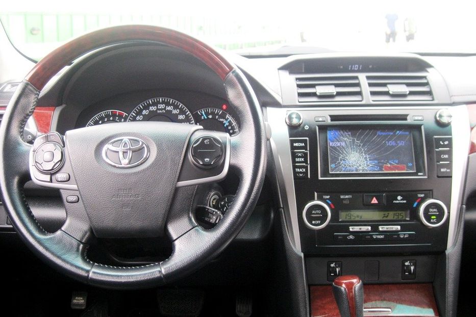 Продам Toyota Camry 2013 года в Киеве