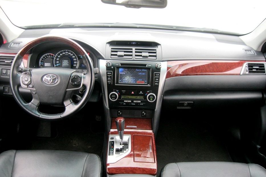 Продам Toyota Camry 2013 года в Киеве