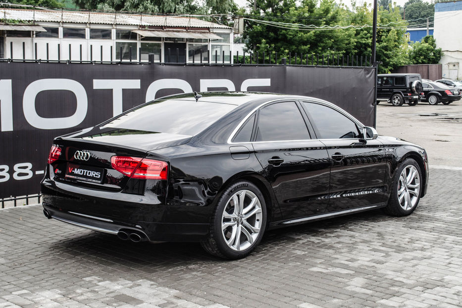 Продам Audi S8 4.0T QUATTRO 2013 года в Киеве