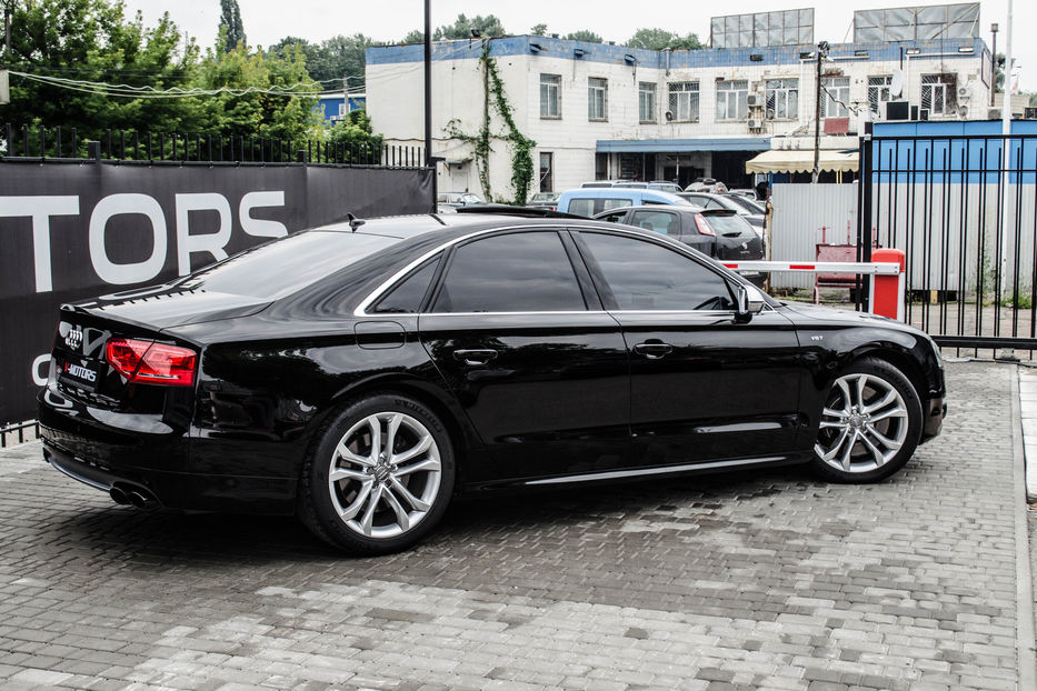 Продам Audi S8 4.0T QUATTRO 2013 года в Киеве