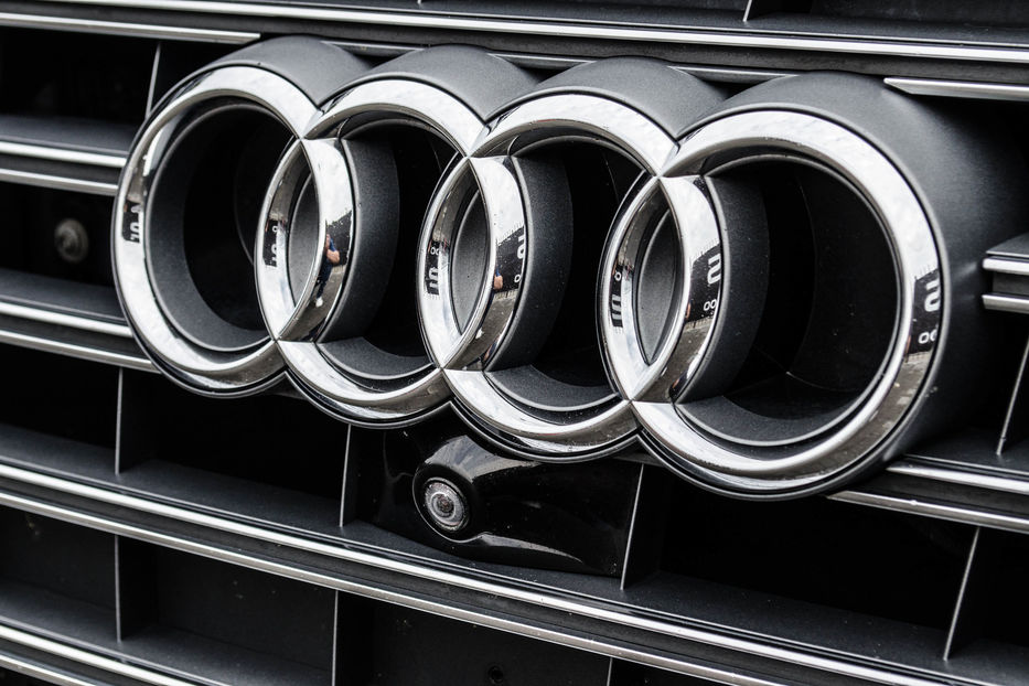 Продам Audi S8 4.0T QUATTRO 2013 года в Киеве