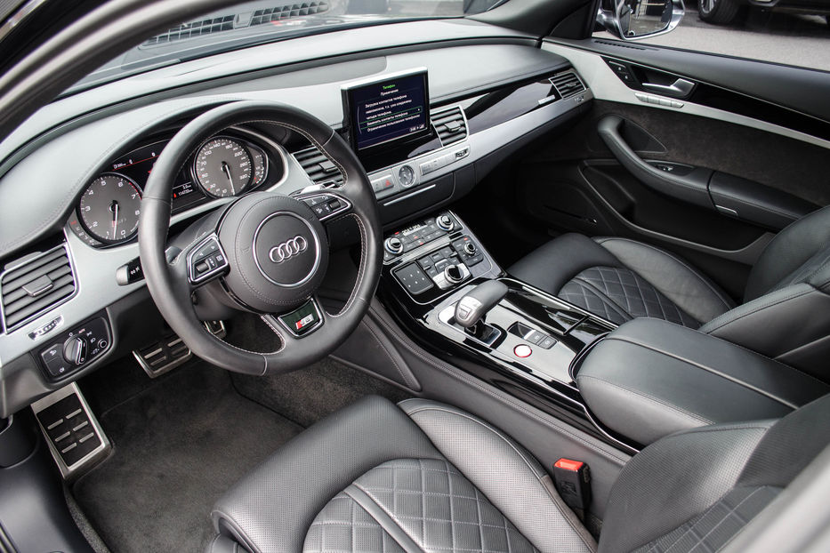 Продам Audi S8 4.0T QUATTRO 2013 года в Киеве