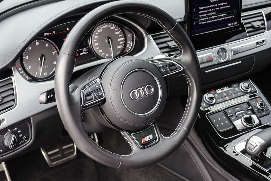 Продам Audi S8 4.0T QUATTRO 2013 года в Киеве