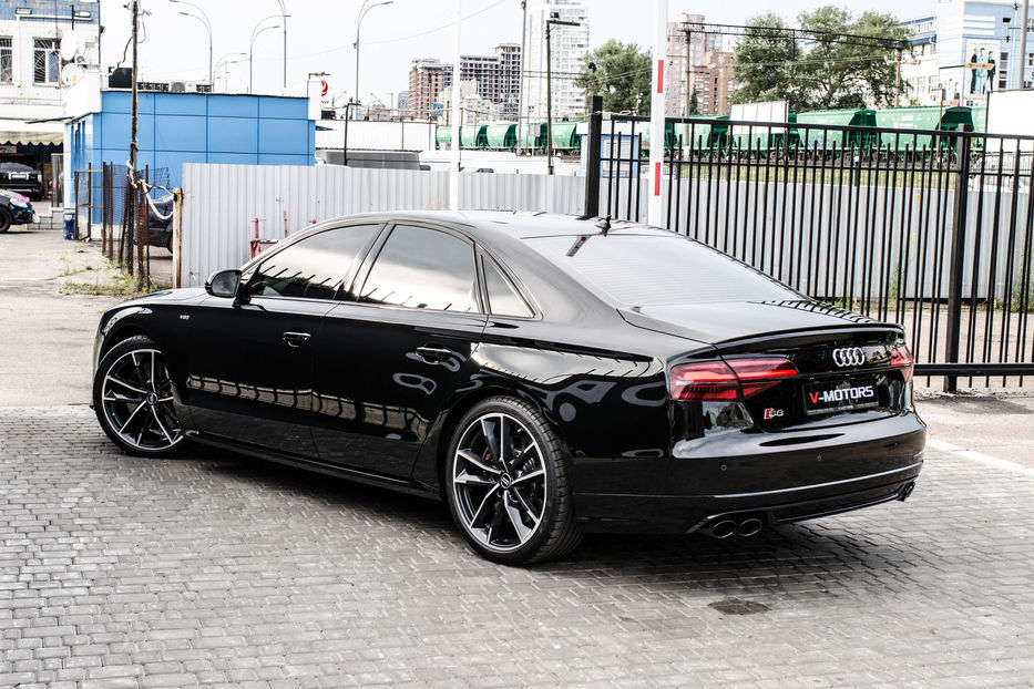 Продам Audi S8 PLUS 2016 года в Киеве