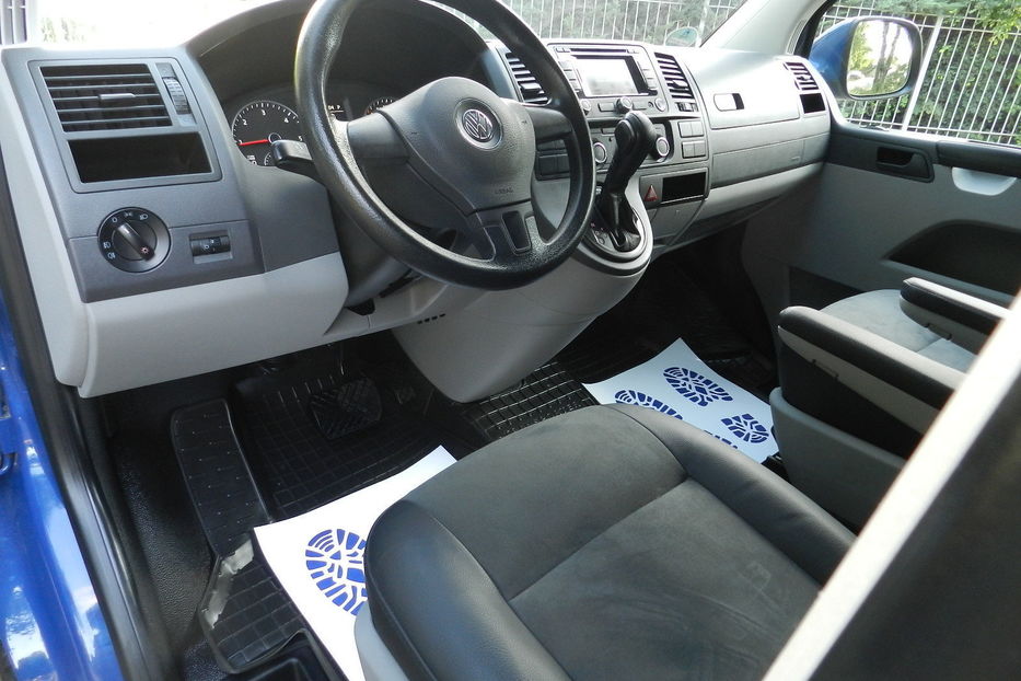 Продам Volkswagen T5 (Transporter) пасс. 2012 года в Одессе