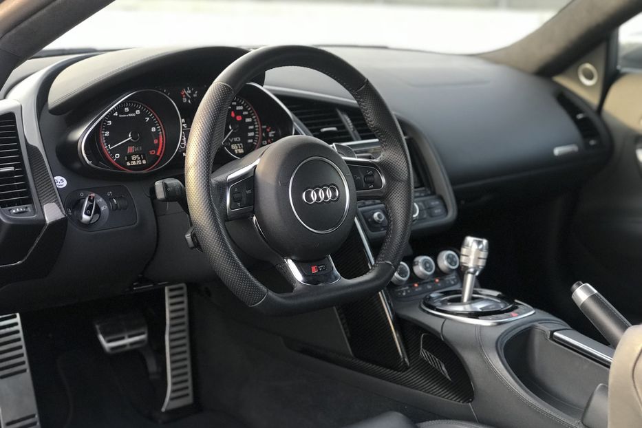 Продам Audi R8 5.2 V10 2013 года в Киеве