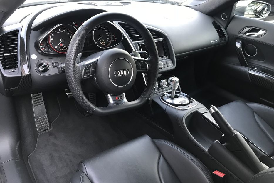 Продам Audi R8 5.2 V10 2013 года в Киеве