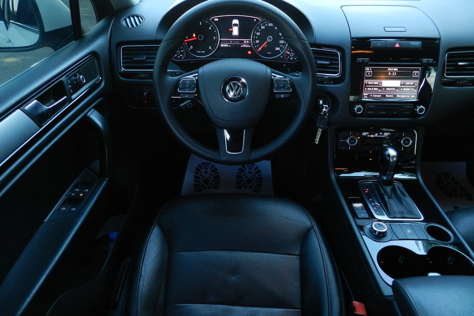 Продам Volkswagen Touareg 2012 года в Одессе