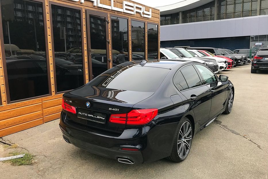 Продам BMW 540 XDrive 2017 года в Киеве